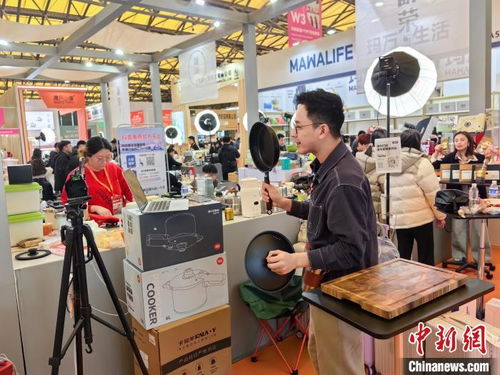 万商云集浦江畔 上海开春掀起“展会热”，日用百货电商与线下交易并驾齐驱
